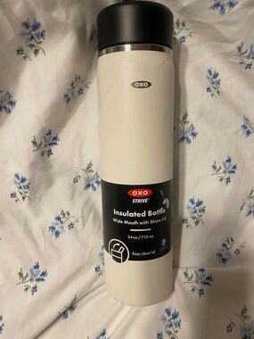 OXO Cream and Black Insulated Bottle with Straw Lid